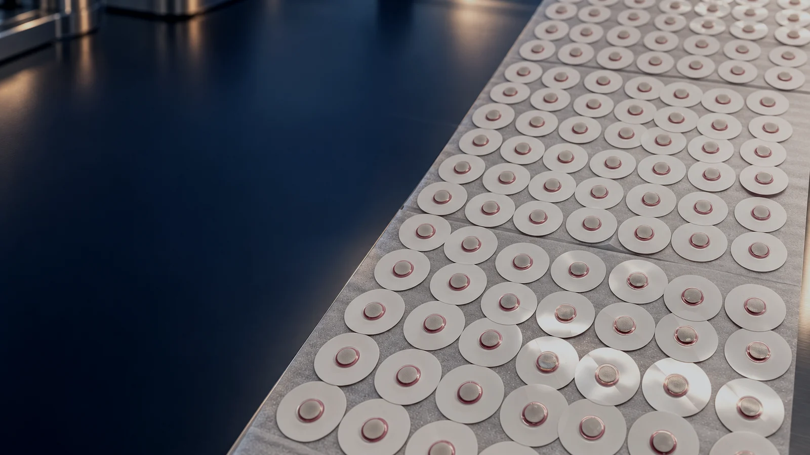Real cosmetic microneedle patch production trays